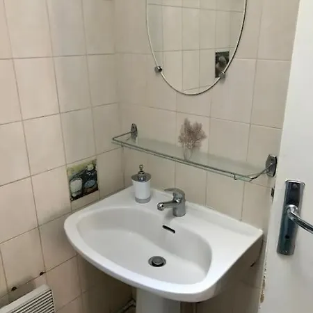 Exclusive Building For Groups アパート ルマン